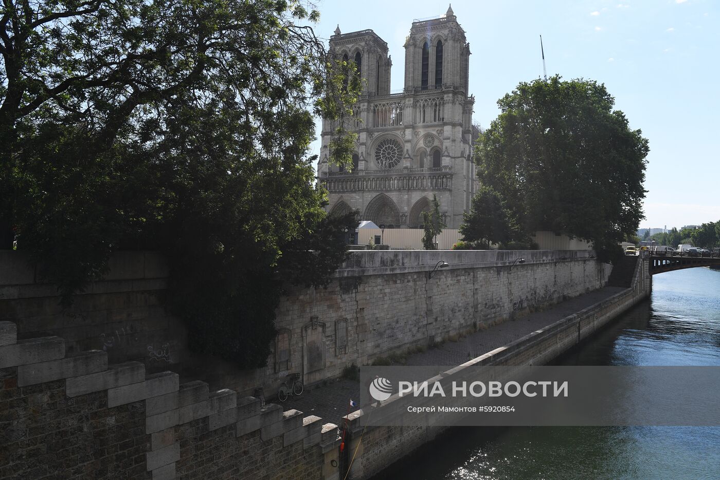 Собор Парижской Богоматери (Notre Dame de Paris) в Париже. Место: Франция, Париж. Автор: Сергей Мамонтов/РИА Новости. Города мира. Париж