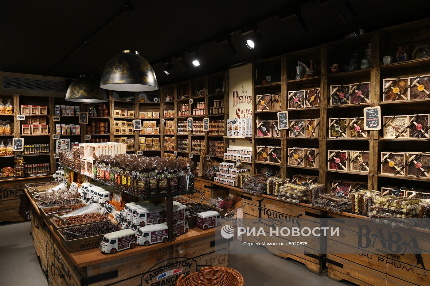 Магазин сладостей в Париже. Место: Франция, Париж. Автор: Сергей Мамонтов/РИА Новости. Города мира. Париж