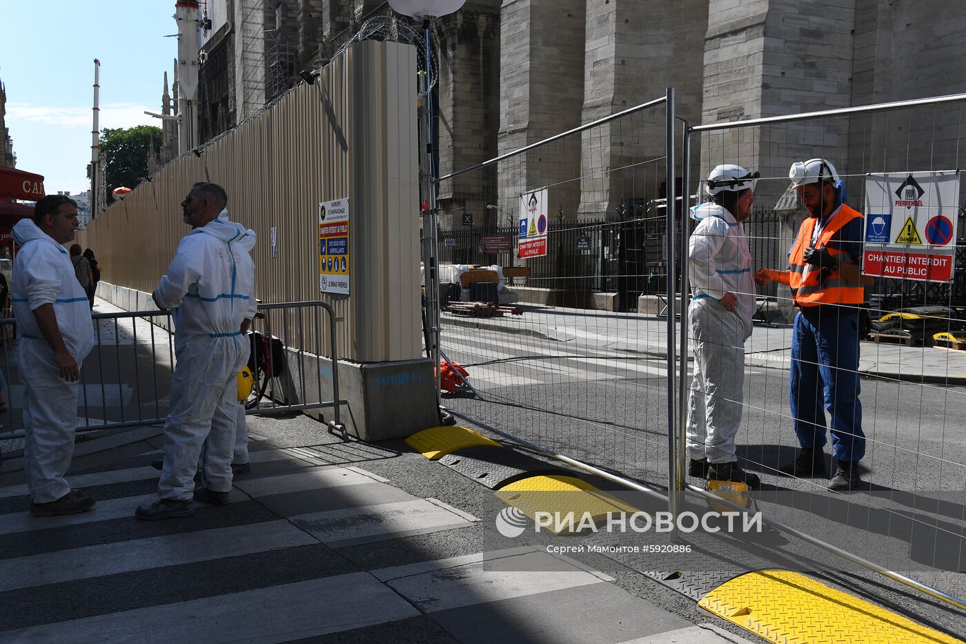 Восстановительные работы Собора Парижской Богоматери (Notre Dame de Paris) после пожара. Место: Франция, Париж. Автор: Сергей Мамонтов/РИА Новости. Города мира. Париж