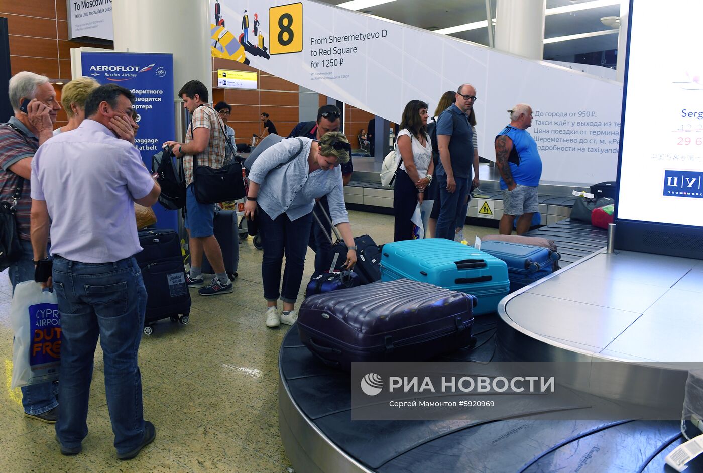 Выдача багажа в аэропорту "Шереметьево"