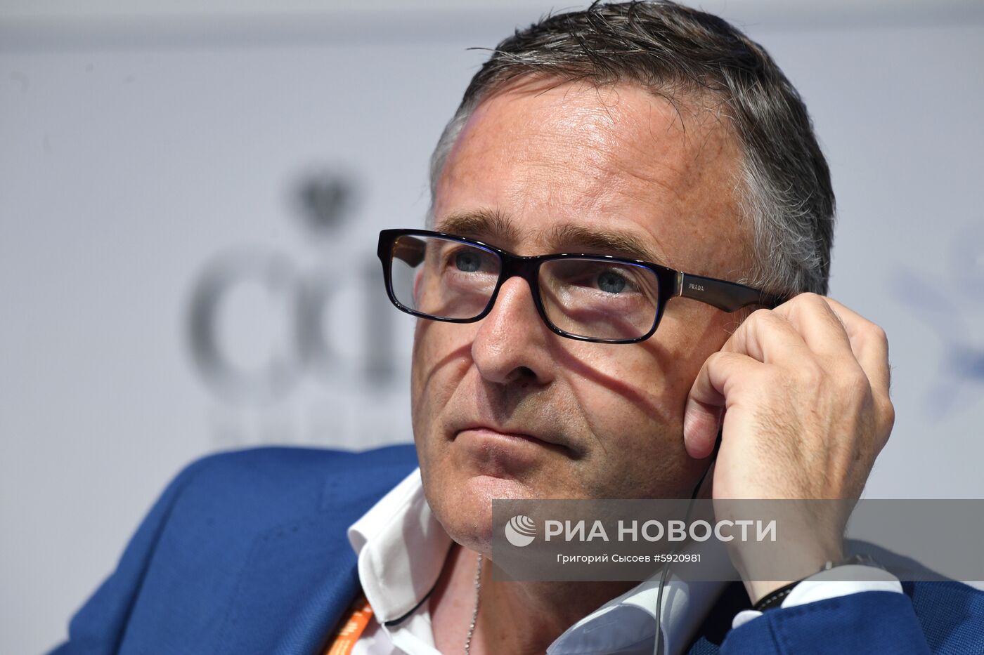 Основатель проекта "Мост поколений" Хорст Крумбах на панельной дискуссии "Сценарий активной жизни 50+: новая государственная политика в отношении старшего поколения" в рамках III Форума социальных инноваций регионов. Место: Россия, Москва. Автор: Григорий Сысоев/РИА Новости. III Форум социальных инноваций регионов. День второй