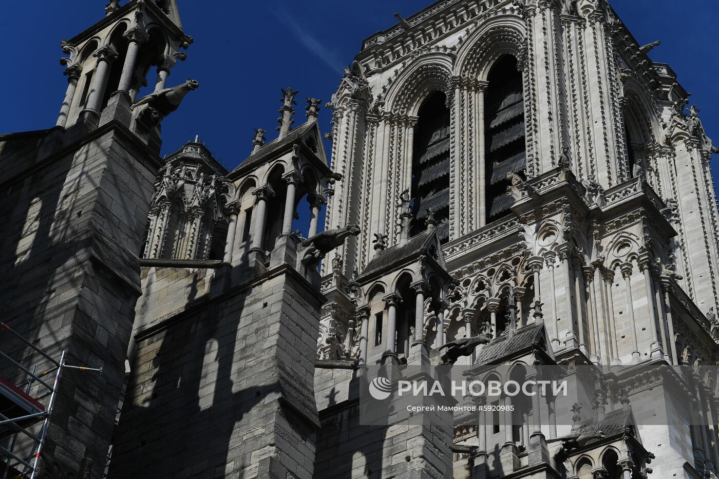 Собор Парижской Богоматери (Notre Dame de Paris) в Париже. В Соборе проводятся восстановительные работы после пожара, случившегося 15 апреля 2019 года. Место: Франция, Париж. Автор: Сергей Мамонтов/РИА Новости. Города мира. Париж