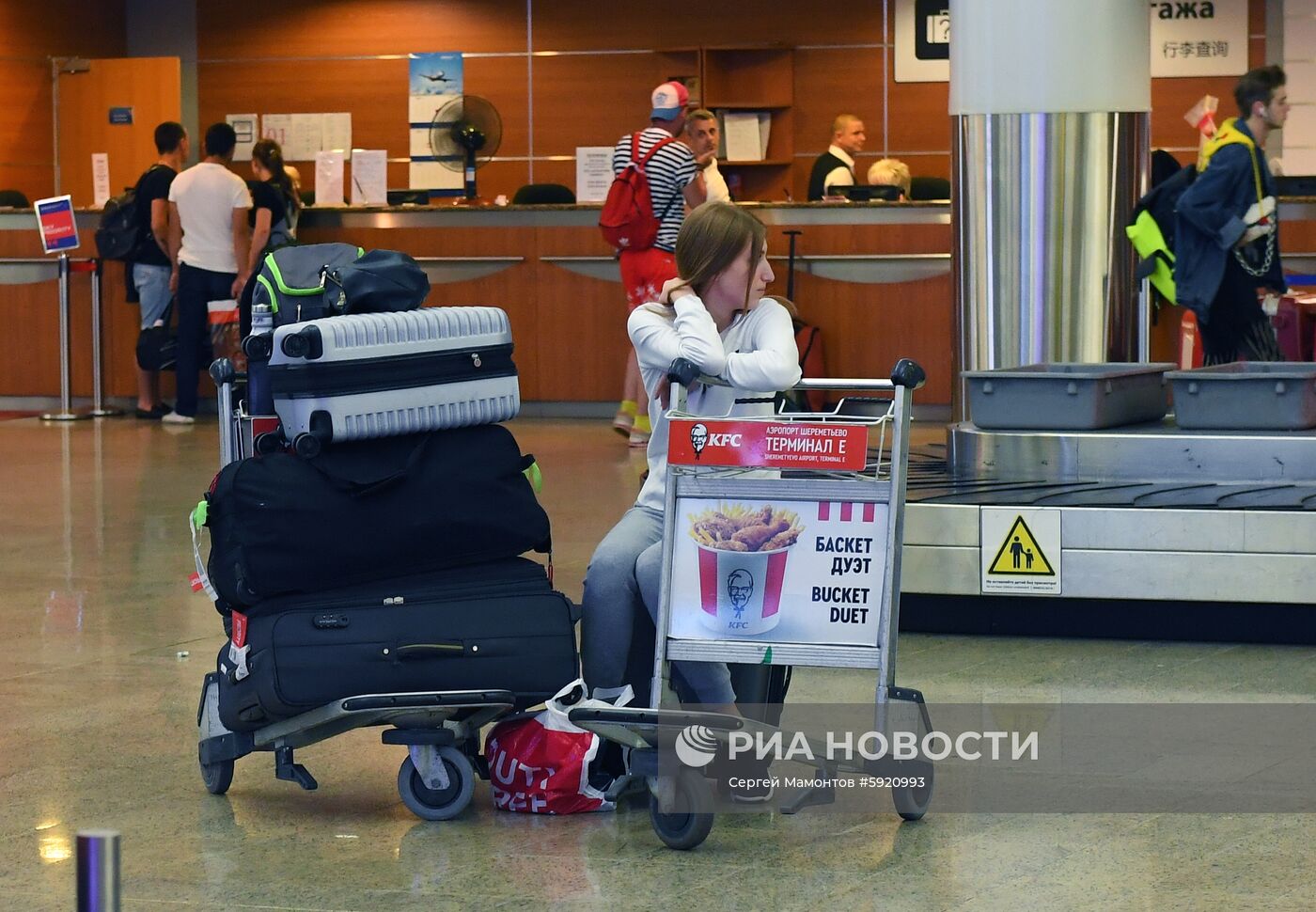 Выдача багажа в аэропорту "Шереметьево"