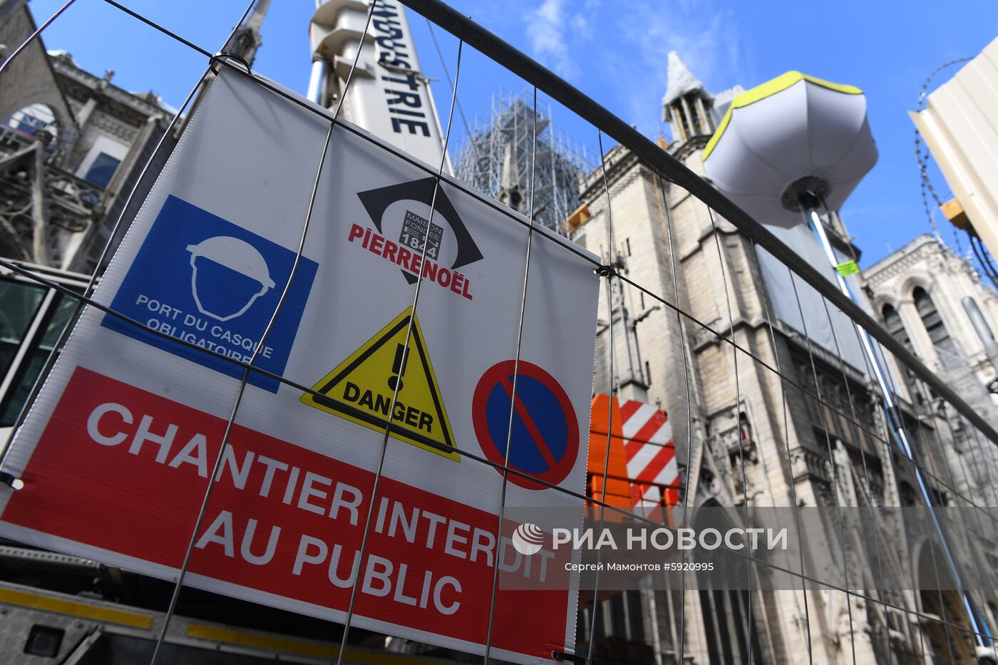 Восстановительные работы Собора Парижской Богоматери (Notre Dame de Paris) после пожара. Место: Франция, Париж. Автор: Сергей Мамонтов/РИА Новости. Города мира. Париж