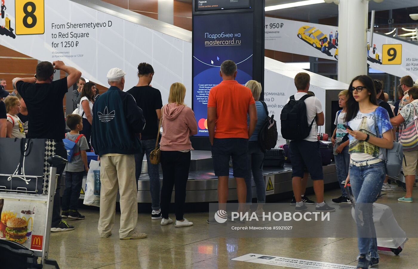 Выдача багажа в аэропорту "Шереметьево"