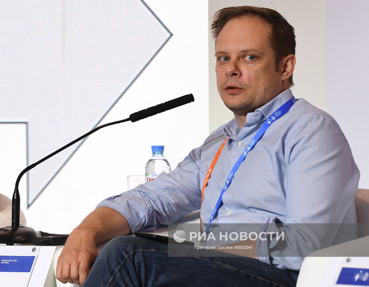 Директор по направлению "Кадры и образование" АНО "Цифровая экономика"Андрей Сельский на панельной дискуссии "Образование в цифровой образовательной среде. Новые возможности для каждого" в рамках III Форума социальных инноваций регионов. Место: Россия, Москва. Автор: Григорий Сысоев/РИА Новости. III Форум социальных инноваций регионов. День второй