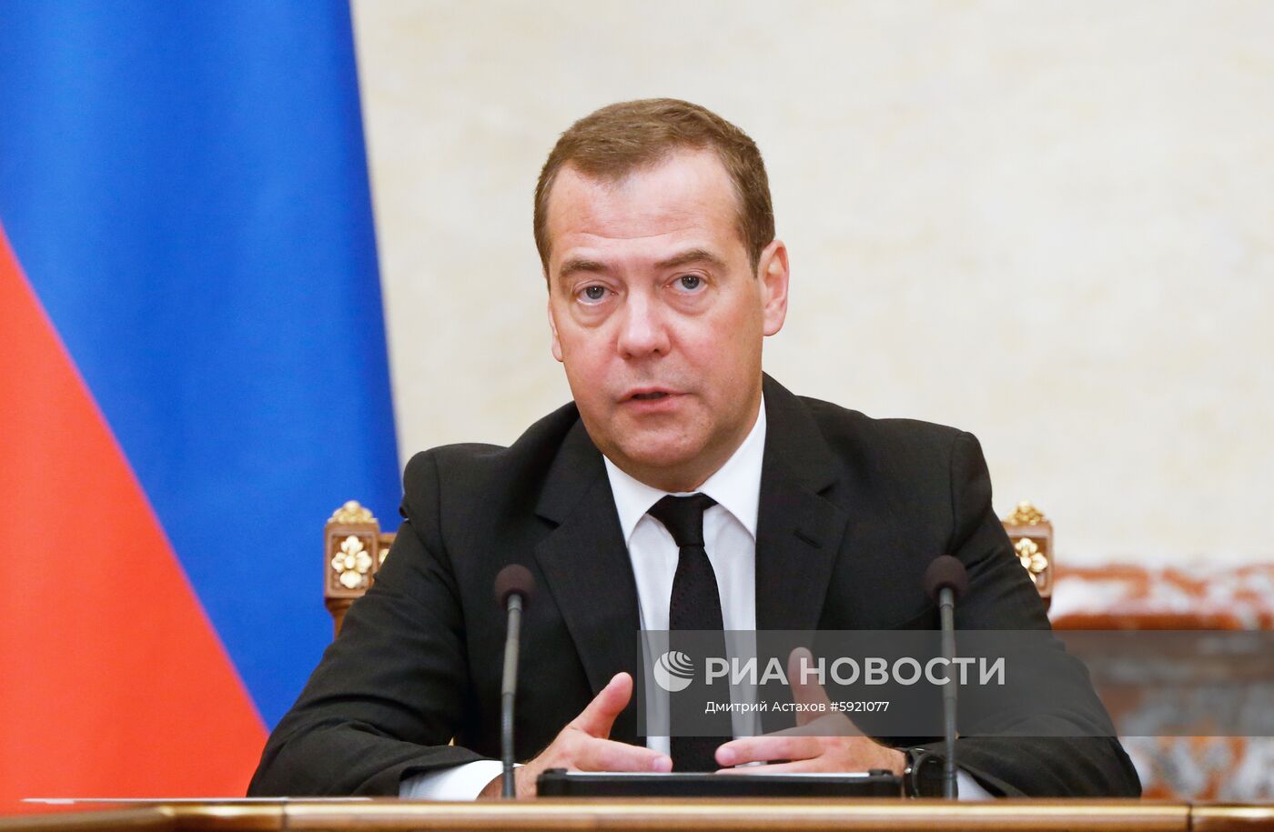Премьер-министр РФ Д. Медведев провел заседание правительства РФ