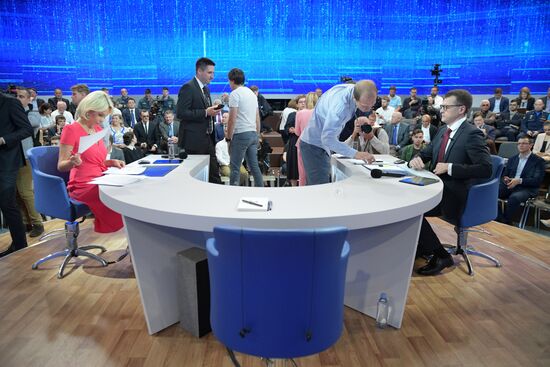 Прямая линия с президентом РФ Владимиром Путиным