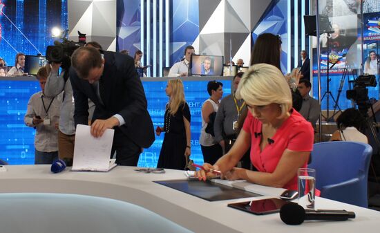 Прямая линия с президентом РФ Владимиром Путиным