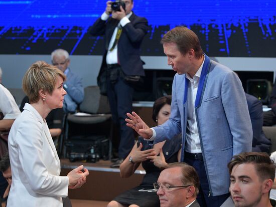 Прямая линия с президентом РФ Владимиром Путиным