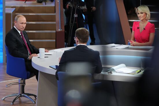 Прямая линия с президентом РФ Владимиром Путиным