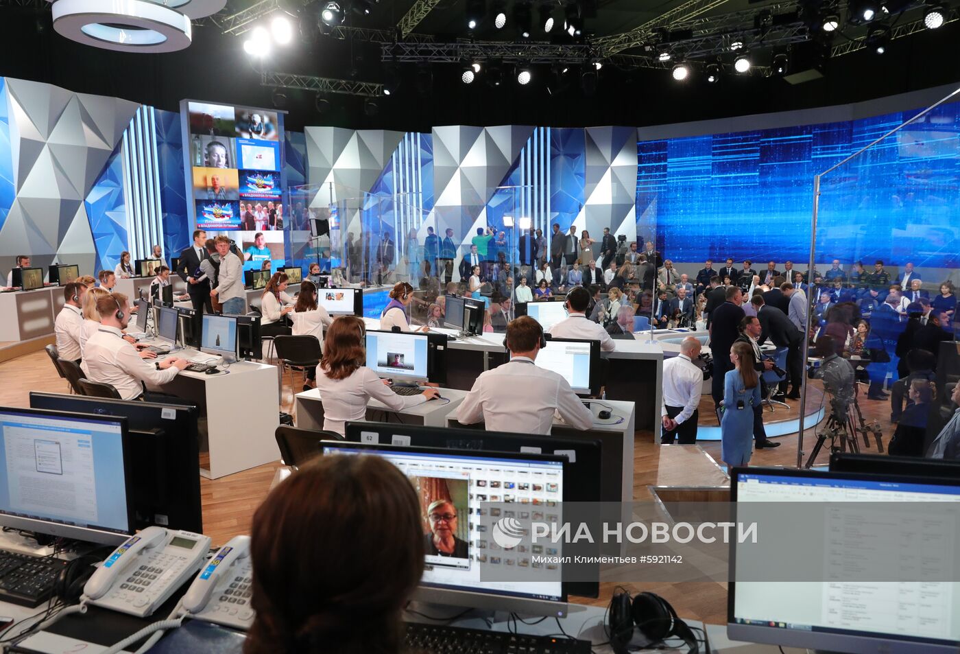 Прямая линия с президентом РФ Владимиром Путиным