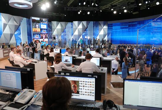 Прямая линия с президентом РФ Владимиром Путиным