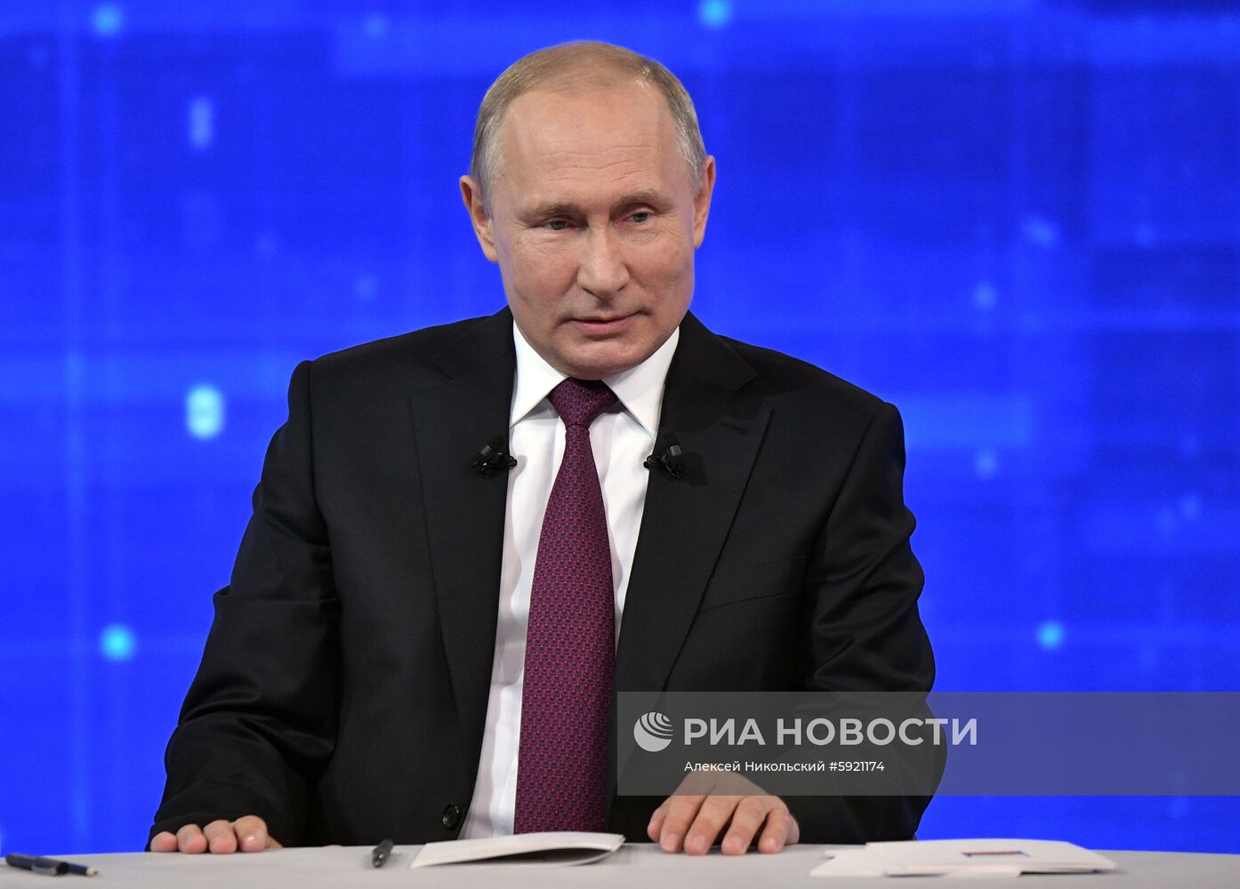 Прямая линия с президентом РФ Владимиром Путиным