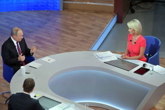 Прямая линия с президентом РФ Владимиром Путиным