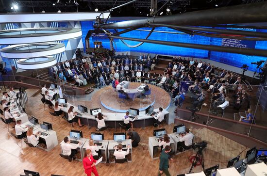 Прямая линия с президентом РФ Владимиром Путиным