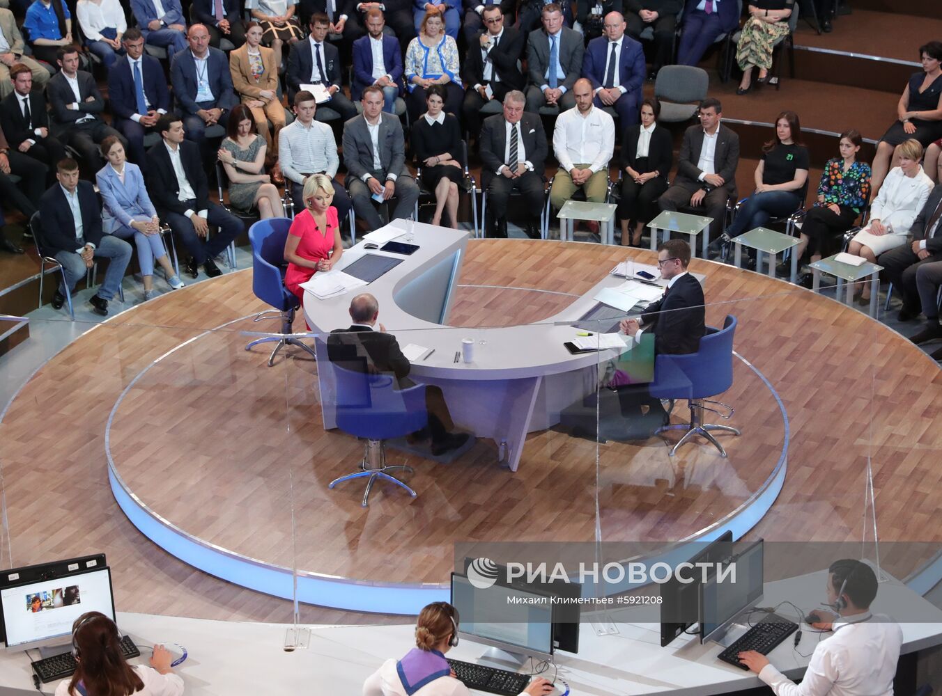 Прямая линия с президентом РФ Владимиром Путиным