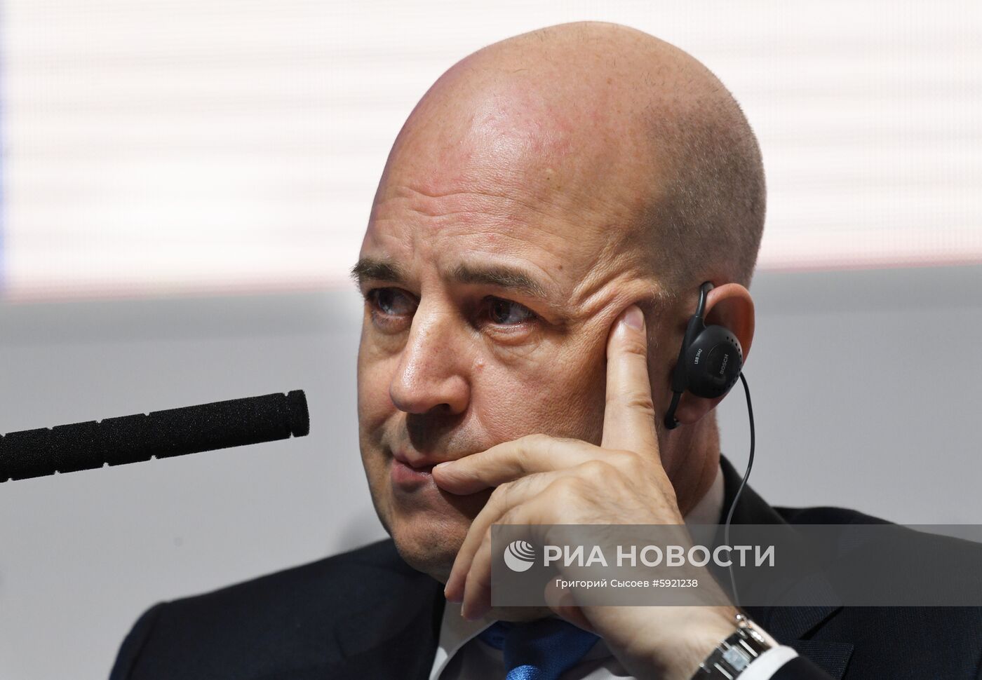Шведский государственный и политический деятель, премьер-министр Швеции (2006 - 2014) Фредерик Райнфелдт на панельной дискуссии "Стирая черту: лучший опыт государственной политики по снижению бедности" в рамках III Форума социальных инноваций регионов. Место: Россия, Москва. Автор: Григорий Сысоев/РИА Новости. III Форум социальных инноваций регионов. День второй