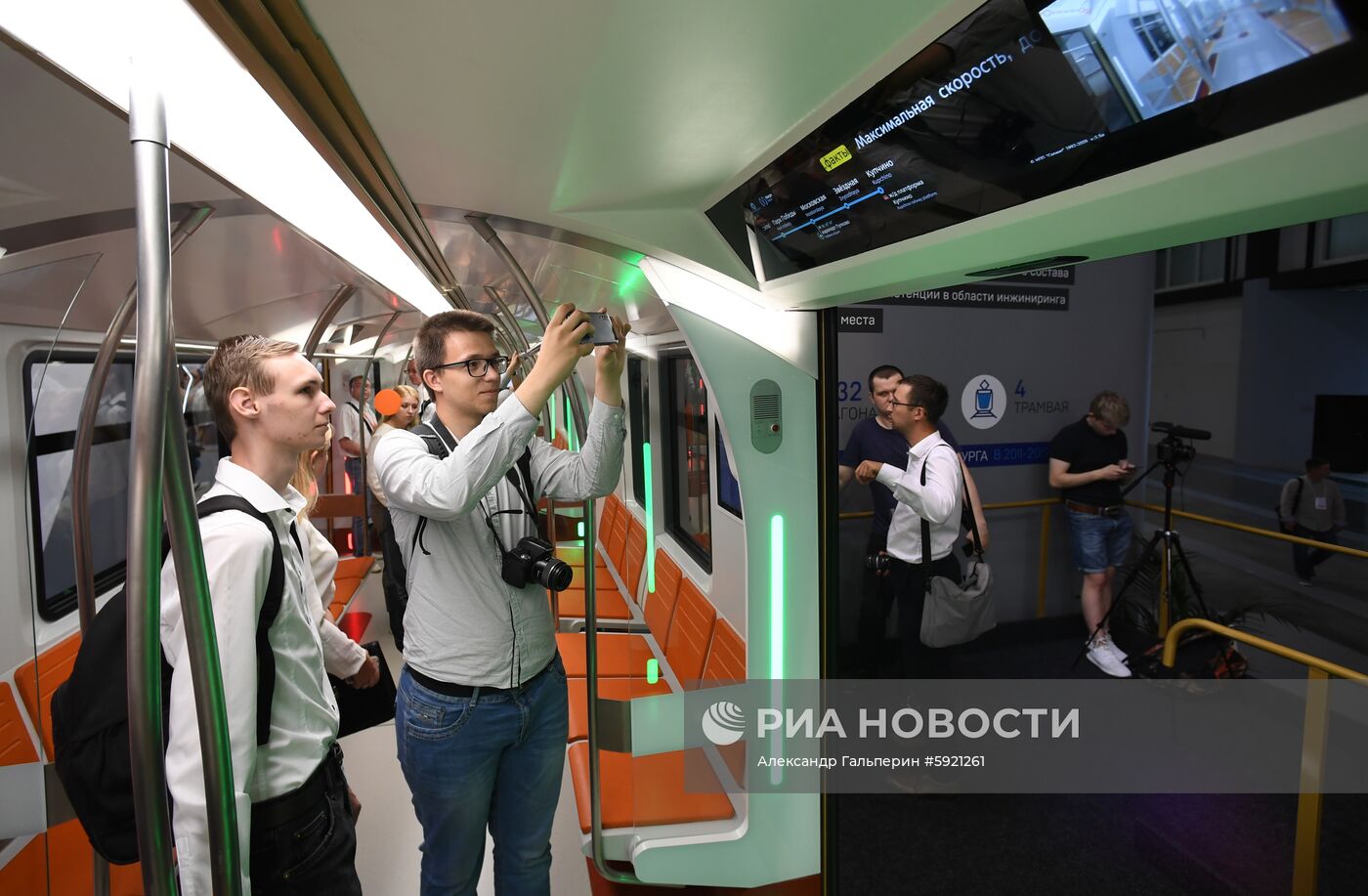 Презентация нового вагона метро в Санкт-Петербурге