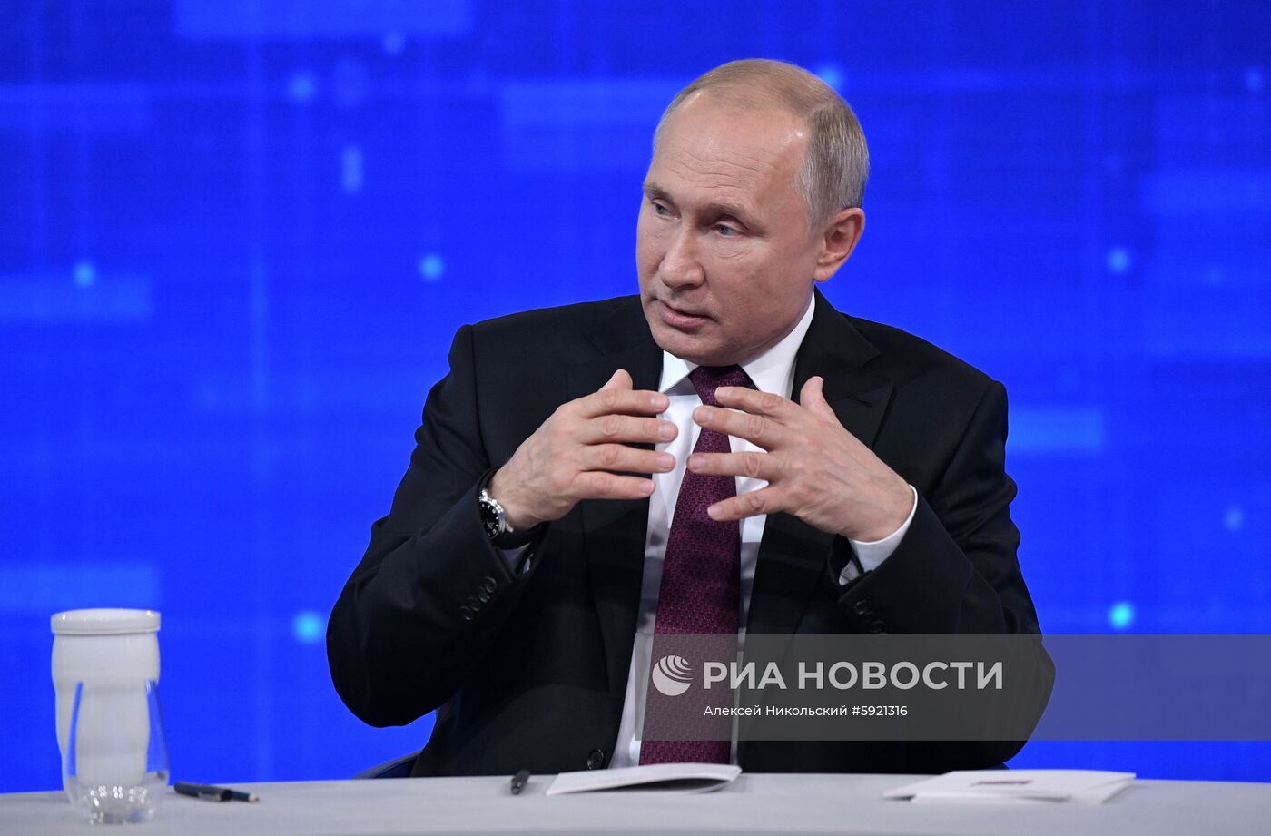 Прямая линия с президентом РФ Владимиром Путиным