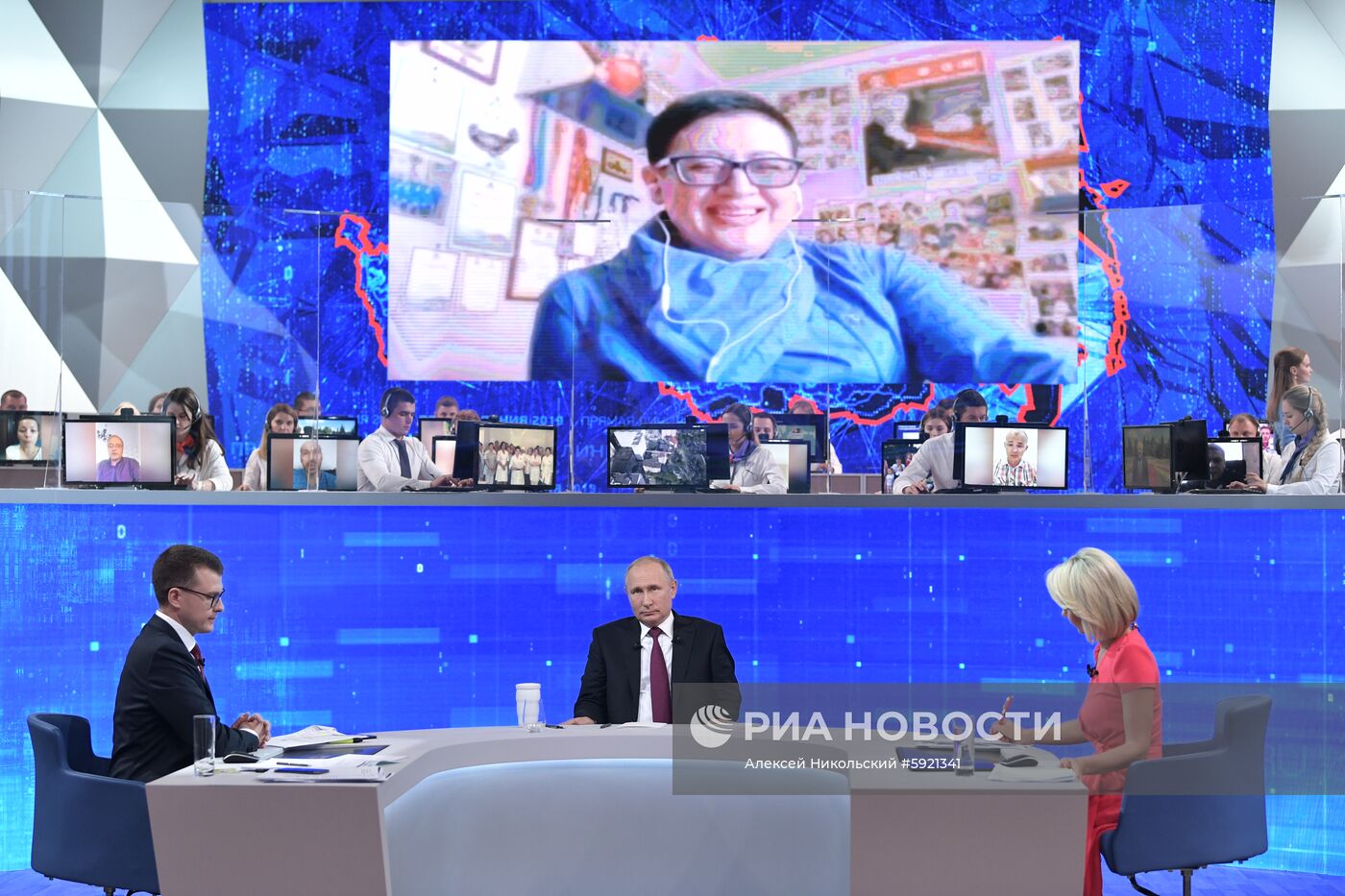 Прямая линия с президентом РФ Владимиром Путиным