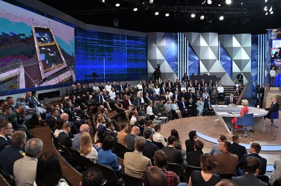 Прямая линия с президентом РФ Владимиром Путиным