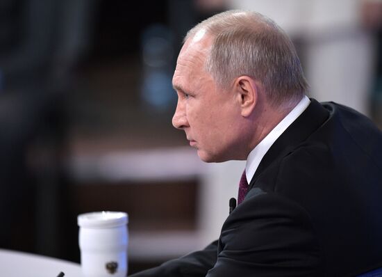 Прямая линия с президентом РФ Владимиром Путиным