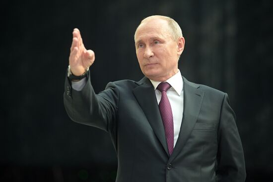 Прямая линия с президентом РФ Владимиром Путиным