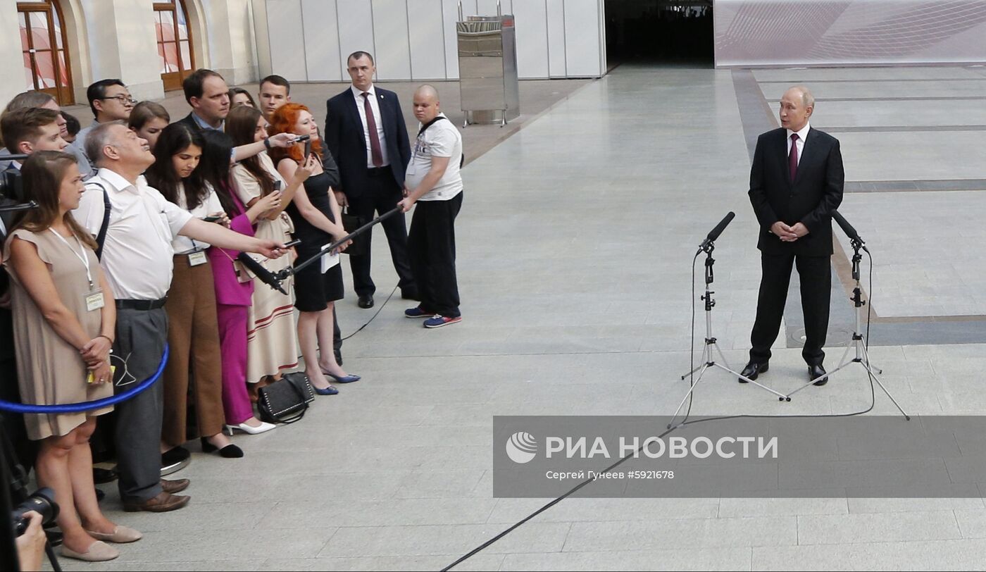 Прямая линия с президентом РФ Владимиром Путиным