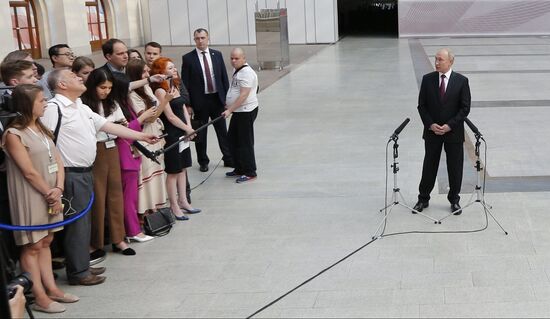 Прямая линия с президентом РФ Владимиром Путиным