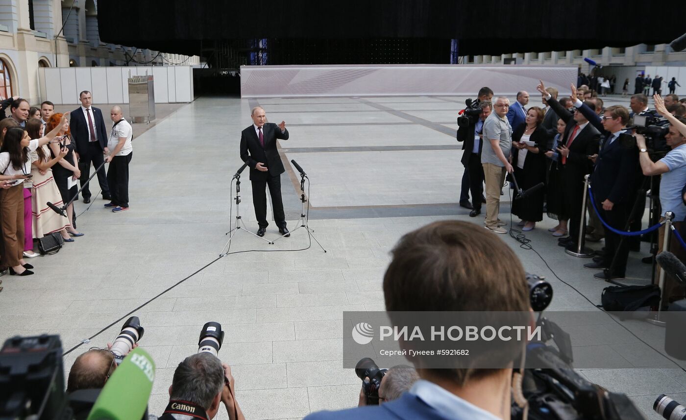 Прямая линия с президентом РФ Владимиром Путиным