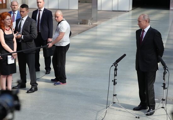 Прямая линия с президентом РФ Владимиром Путиным