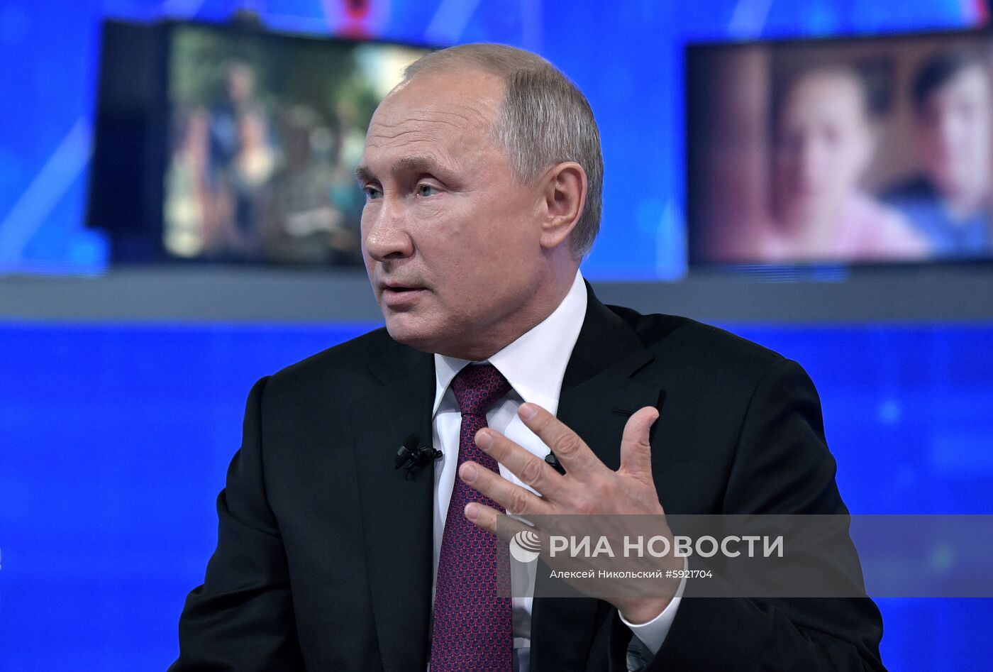 Прямая линия с президентом РФ Владимиром Путиным