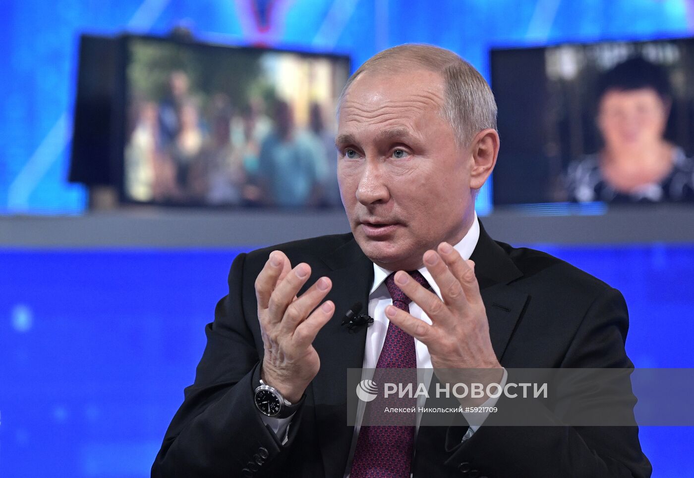 Прямая линия с президентом РФ Владимиром Путиным