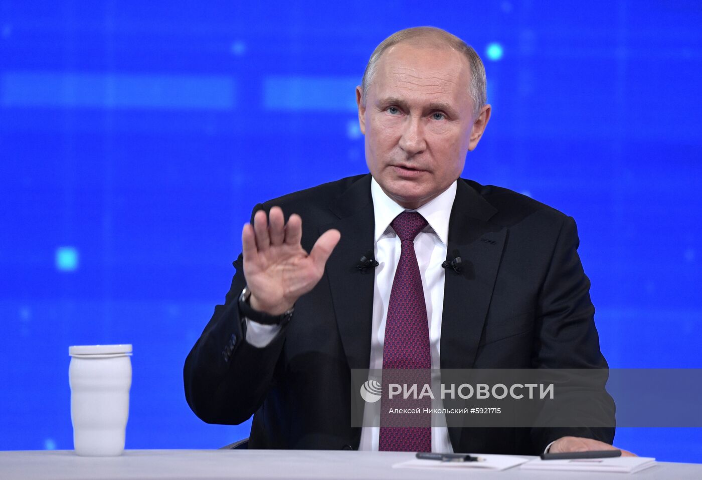 Прямая линия с президентом РФ Владимиром Путиным