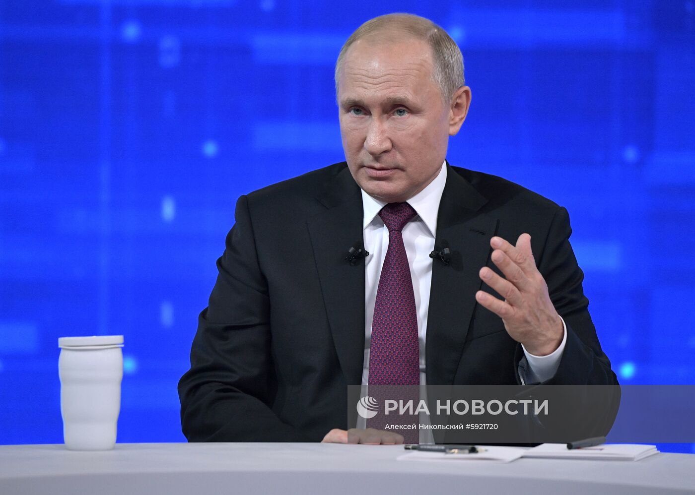 Прямая линия с президентом РФ Владимиром Путиным