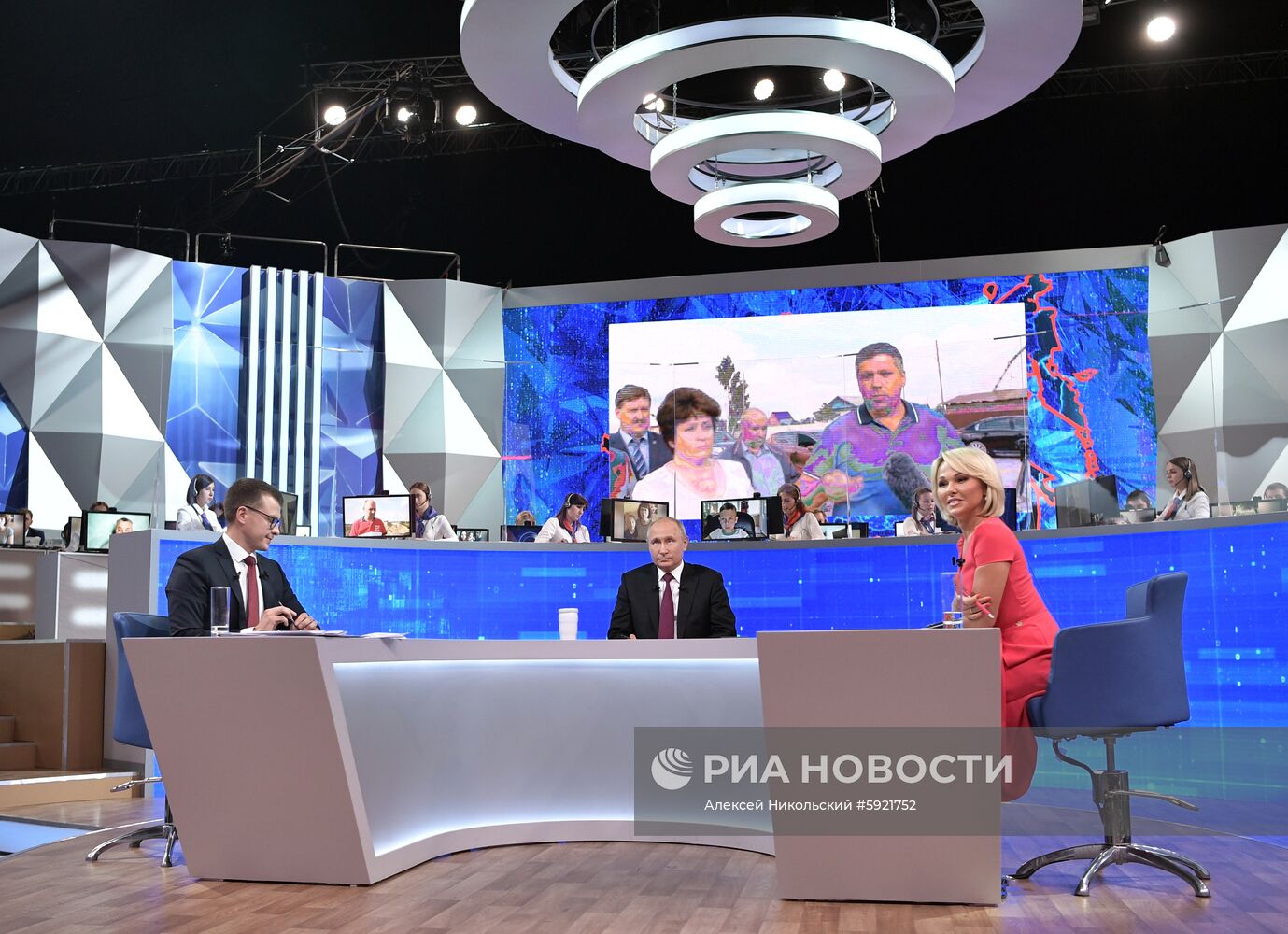 Прямая линия с президентом РФ Владимиром Путиным