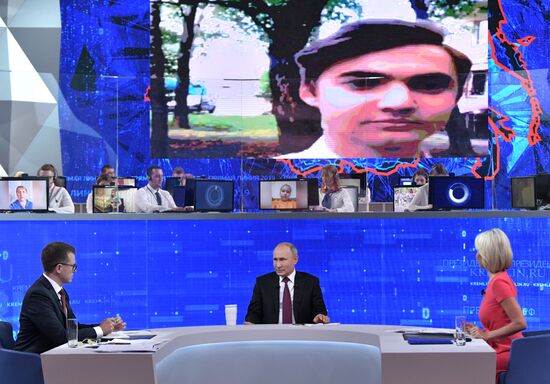 Прямая линия с президентом РФ Владимиром Путиным