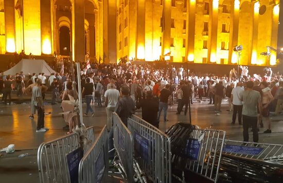 Акция протеста у здания парламента Грузии