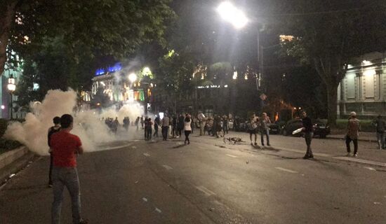 Акция протеста у здания парламента Грузии