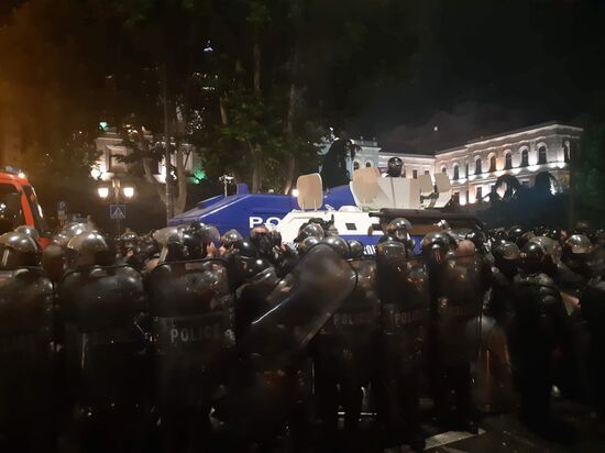 Акция протеста у здания парламента Грузии