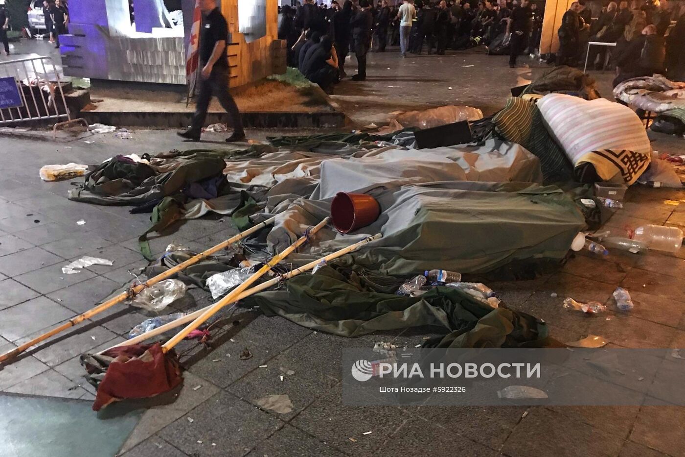 Акция протеста у здания парламента Грузии