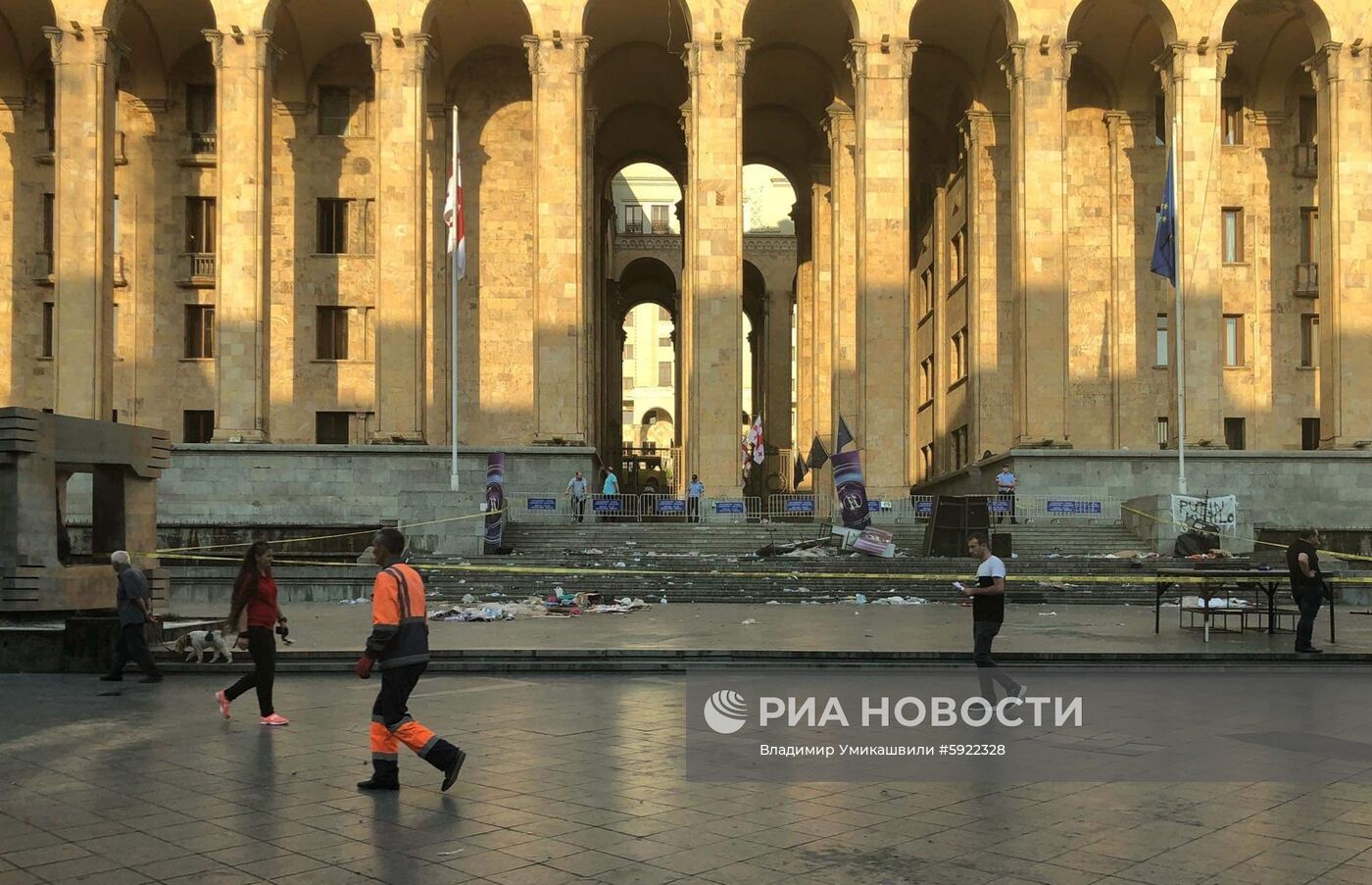 Акция протеста у здания парламента Грузии