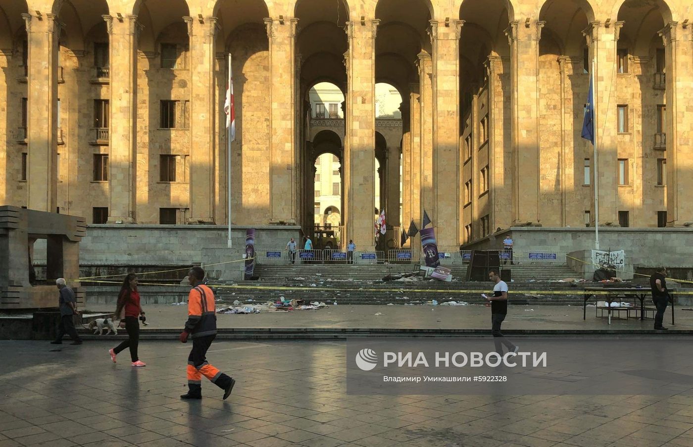 Акция протеста у здания парламента Грузии