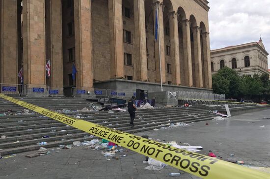 Акция протеста у здания парламента Грузии