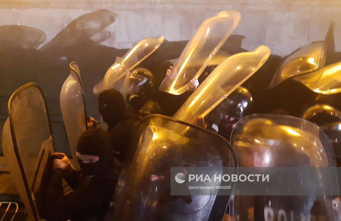 Акция протеста у здания парламента Грузии