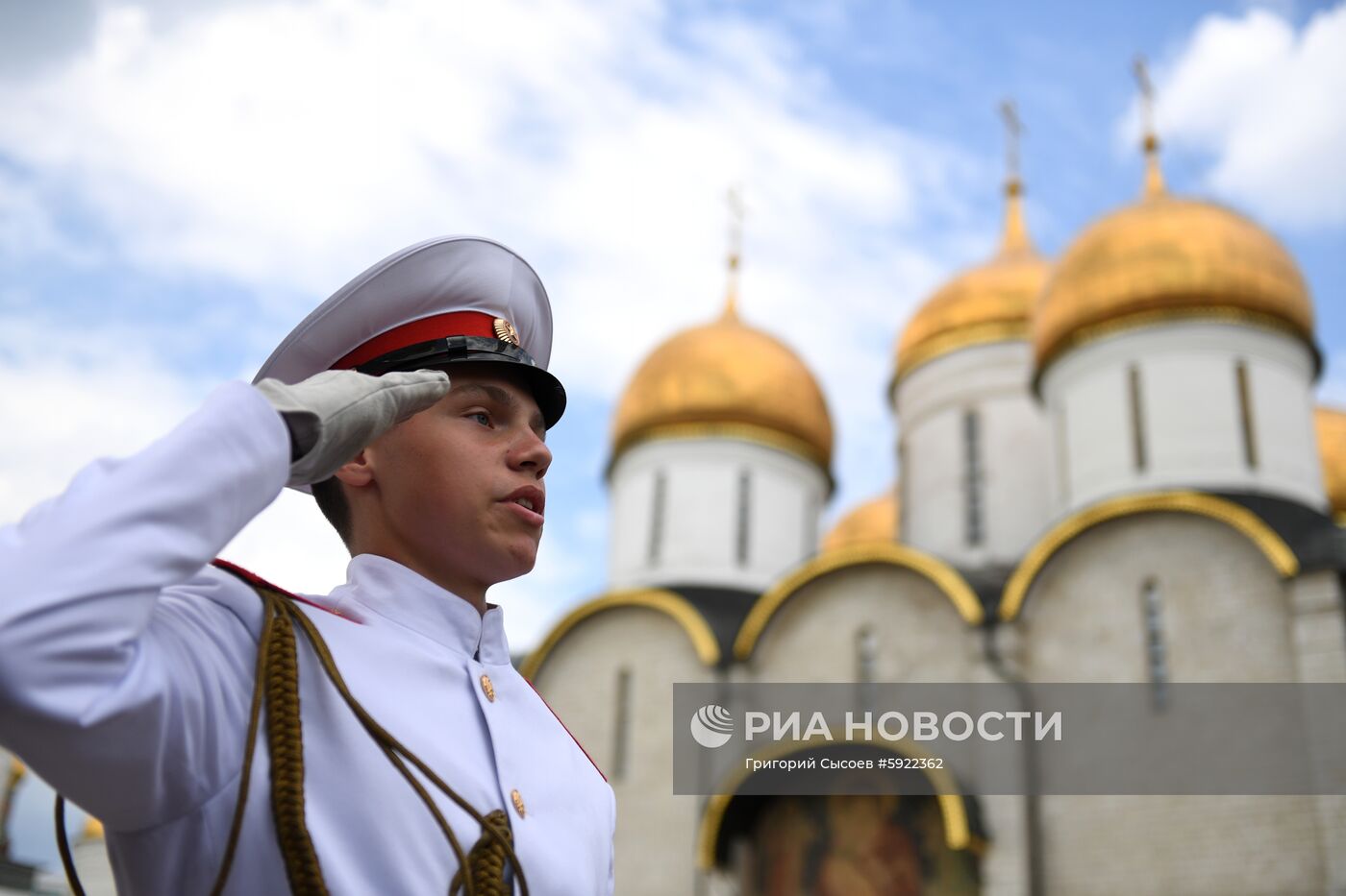 Вручение дипломов выпускникам военных вузов  на Соборной площади Кремля