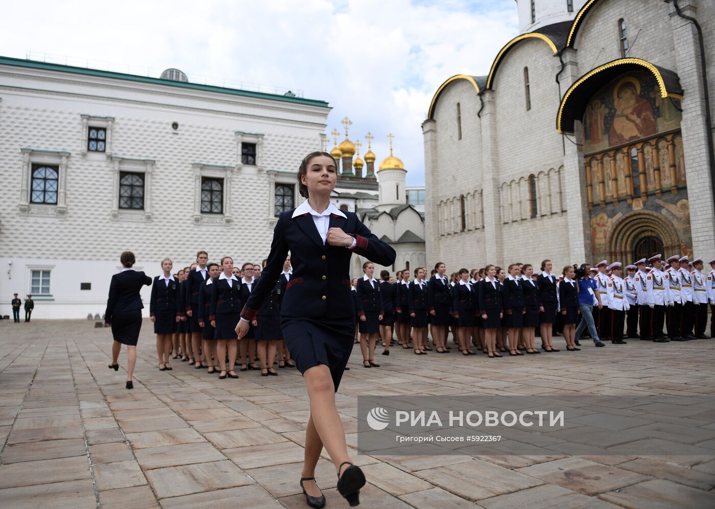 Вручение дипломов выпускникам военных вузов  на Соборной площади Кремля