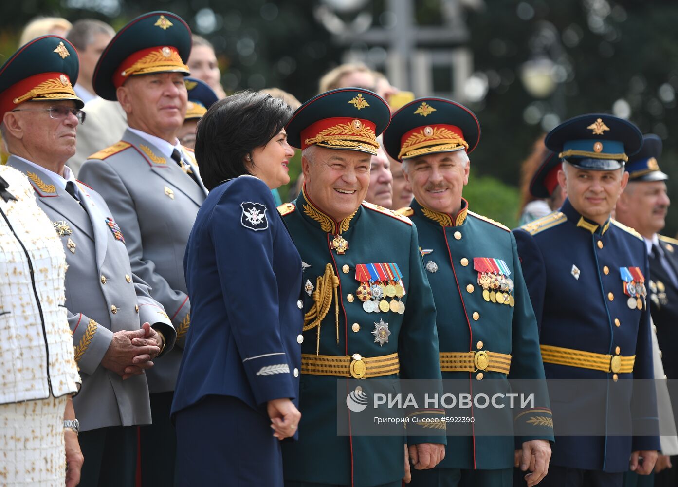 Вручение дипломов выпускникам военных вузов  на Соборной площади Кремля