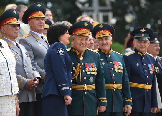 Вручение дипломов выпускникам военных вузов  на Соборной площади Кремля